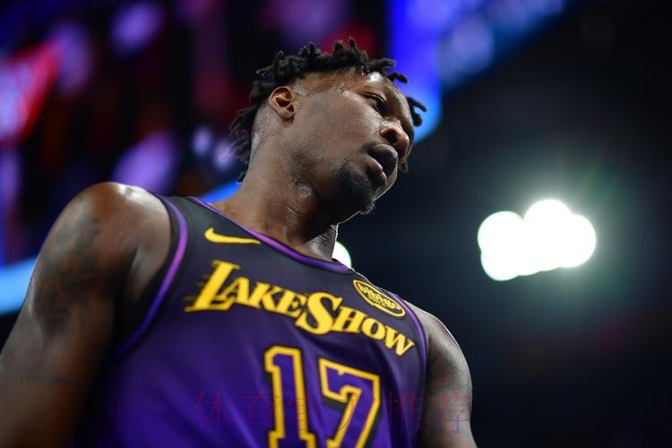 芬尼-史密斯全场投篮3中1,三分2中0得到4分2篮板1盖帽 芬尼-史密斯全场投篮3中1,三分2中0得到4分2篮板1盖帽