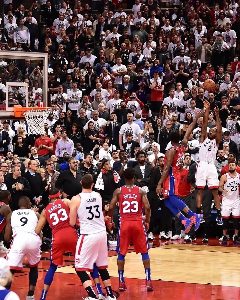 切特:感谢小个阵容中上场的队友,去和七尺长人卡位抢篮板 切特:感谢小个阵容中上场的队友,去和七尺长人卡位抢篮板